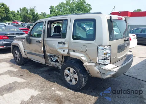 2010 Jeep Liberty Sport z USA, uszkodzony, nr VIN 1J4PN2GK8AW155391